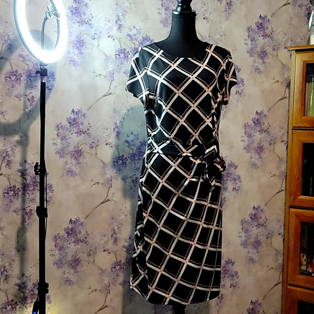 NWOT, Short sleeved black/white & pale pink multi patterned bodycon midi dress.